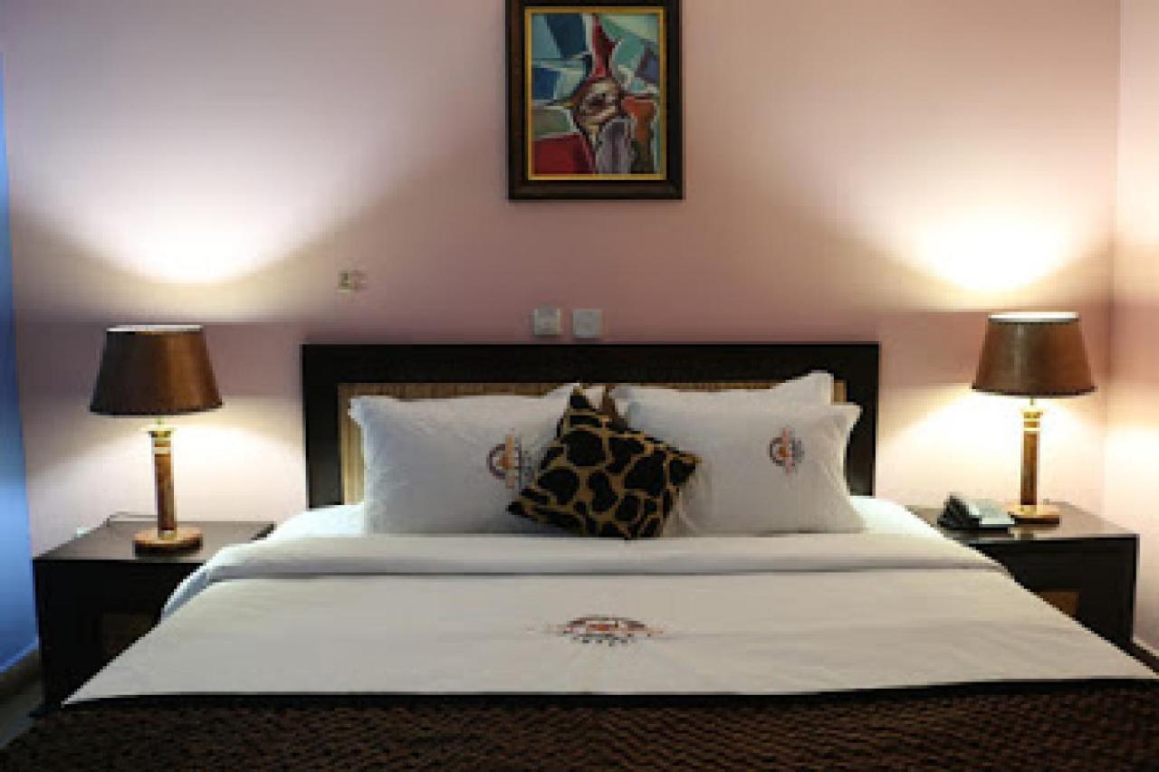 Room In Lodge - All Seasons Hotel-אוורי מראה חיצוני תמונה